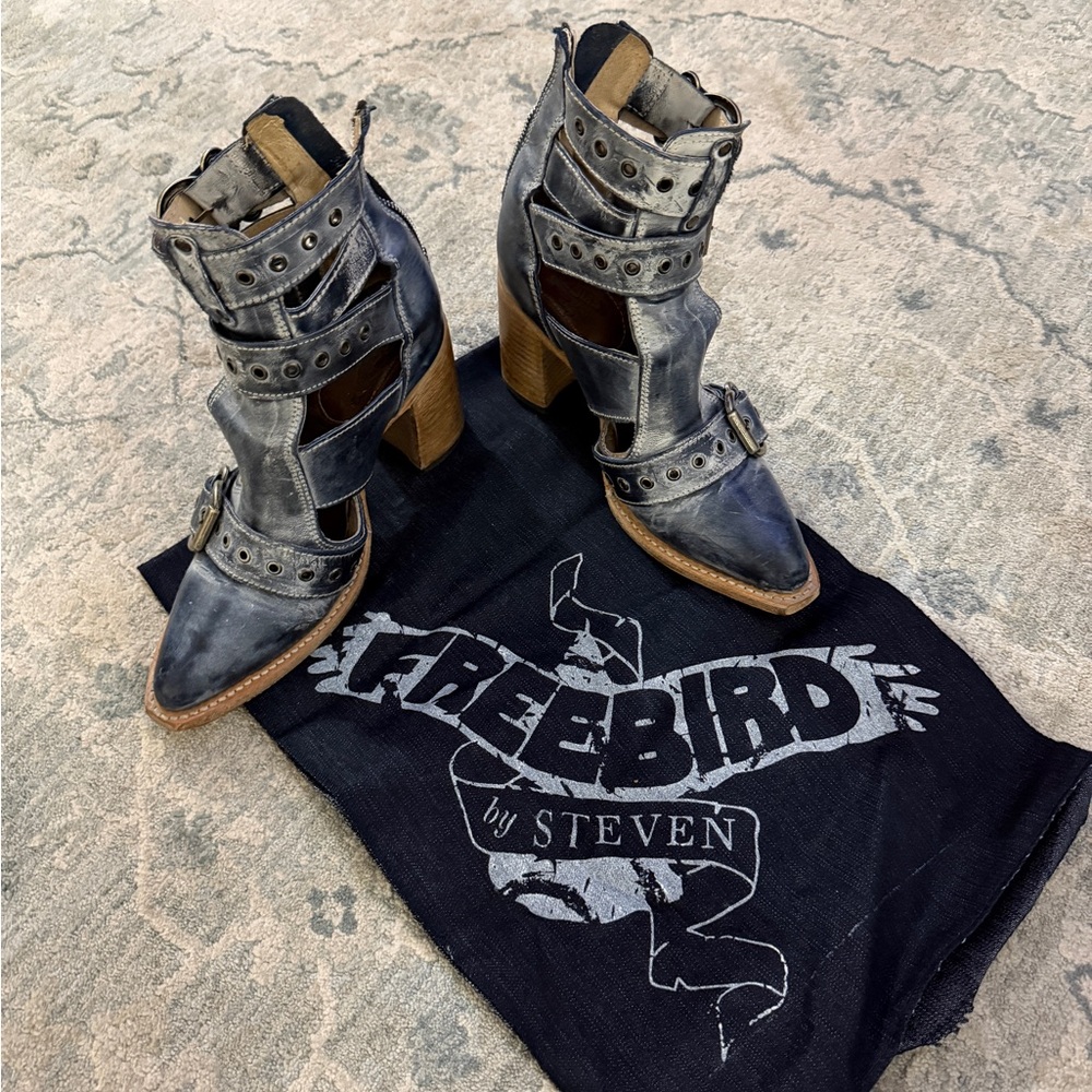 Freebird Joplin in Navy by Steven Distressed Navy Leather Boots *rare*